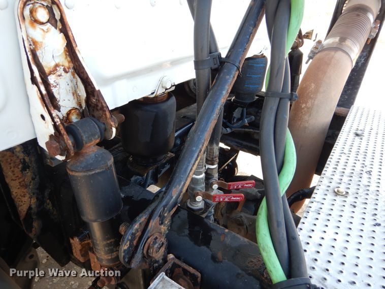 image for item EC9077 2010 Freightliner Cascadia semi truck