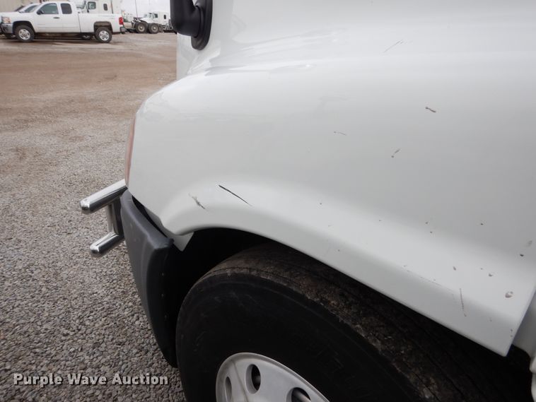 image for item EC9077 2010 Freightliner Cascadia semi truck