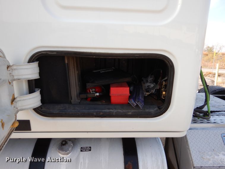 image for item EC9077 2010 Freightliner Cascadia semi truck