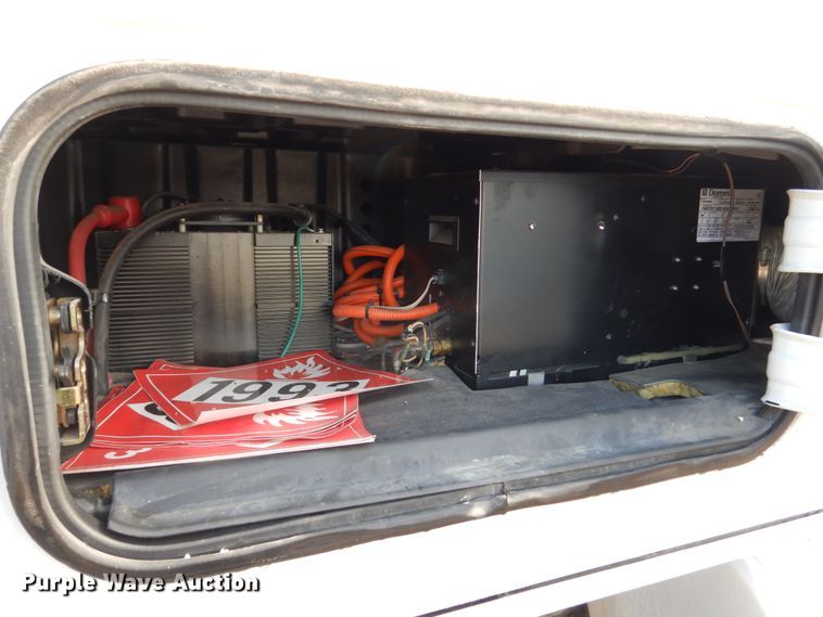 image for item EC9077 2010 Freightliner Cascadia semi truck