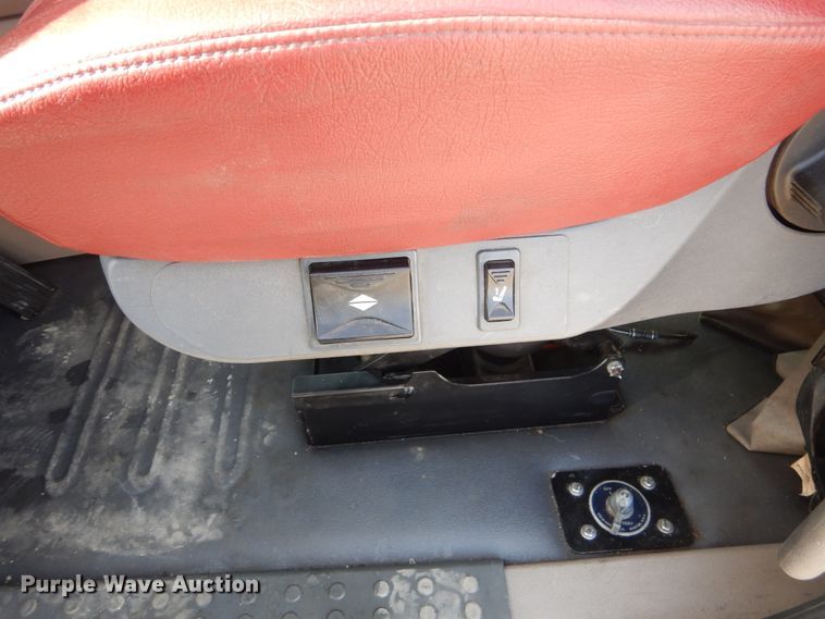 image for item EC9077 2010 Freightliner Cascadia semi truck