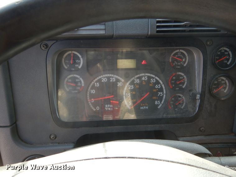 image for item EC9077 2010 Freightliner Cascadia semi truck