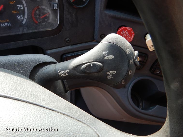 image for item EC9077 2010 Freightliner Cascadia semi truck