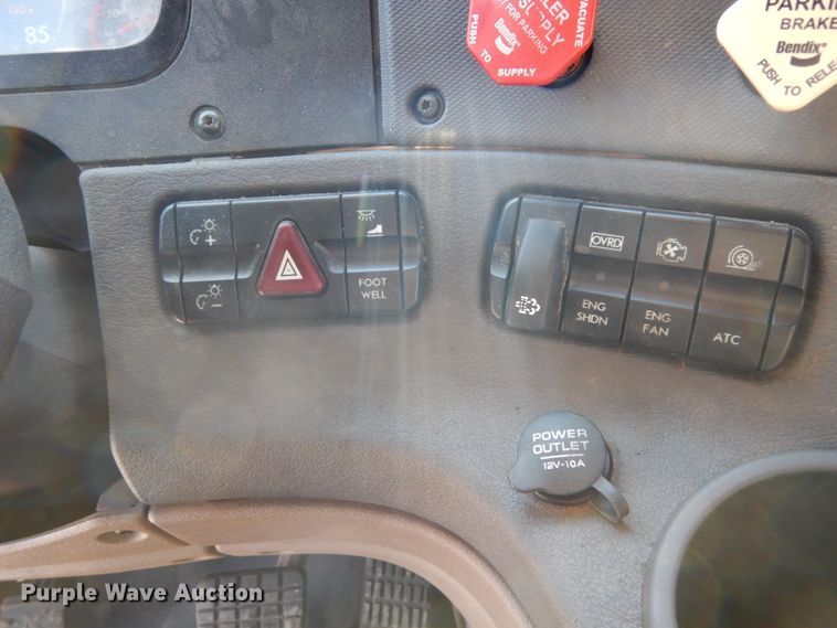 image for item EC9077 2010 Freightliner Cascadia semi truck