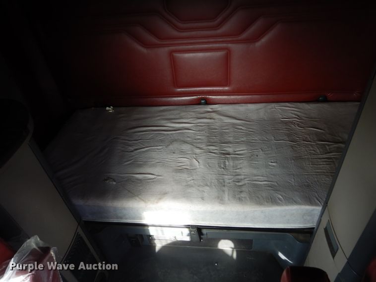 image for item EC9077 2010 Freightliner Cascadia semi truck