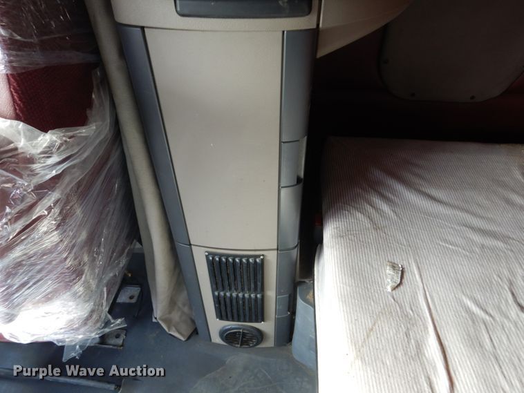 image for item EC9077 2010 Freightliner Cascadia semi truck