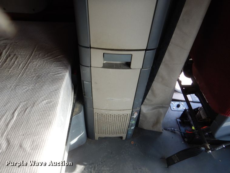 image for item EC9077 2010 Freightliner Cascadia semi truck