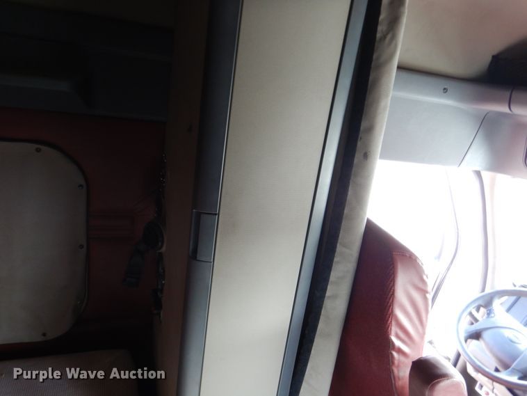 image for item EC9077 2010 Freightliner Cascadia semi truck