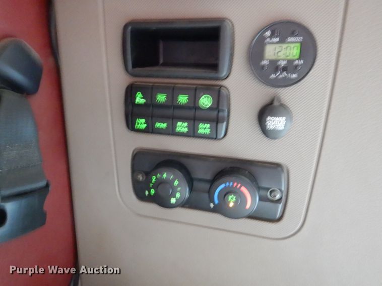 image for item EC9077 2010 Freightliner Cascadia semi truck