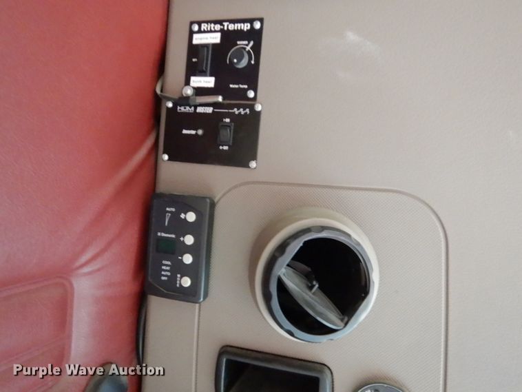 image for item EC9077 2010 Freightliner Cascadia semi truck