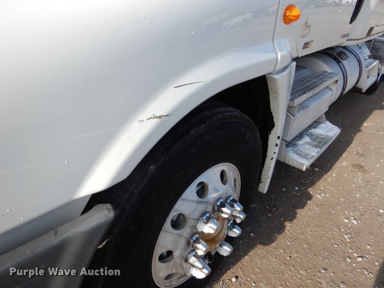 image for item EC9077 2010 Freightliner Cascadia semi truck