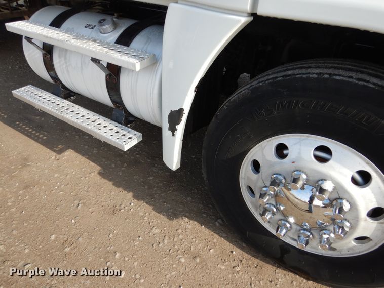 image for item EC9077 2010 Freightliner Cascadia semi truck