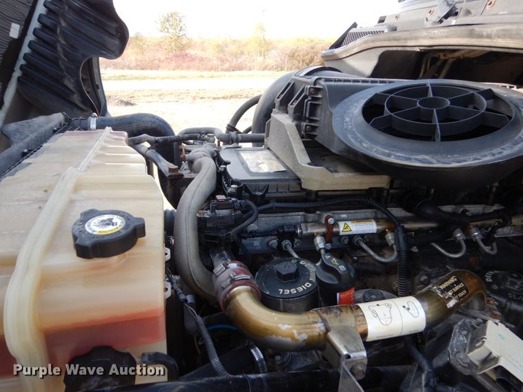 image for item EC9077 2010 Freightliner Cascadia semi truck