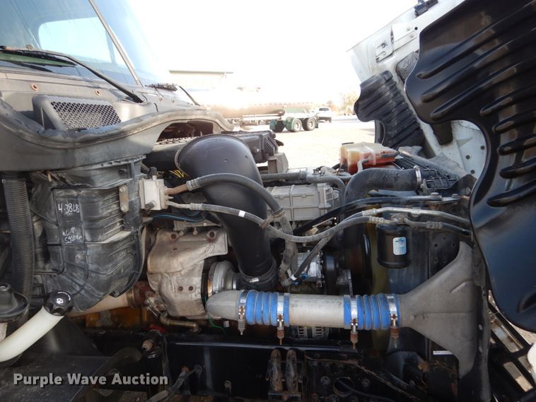 image for item EC9077 2010 Freightliner Cascadia semi truck