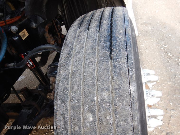 image for item EC9077 2010 Freightliner Cascadia semi truck