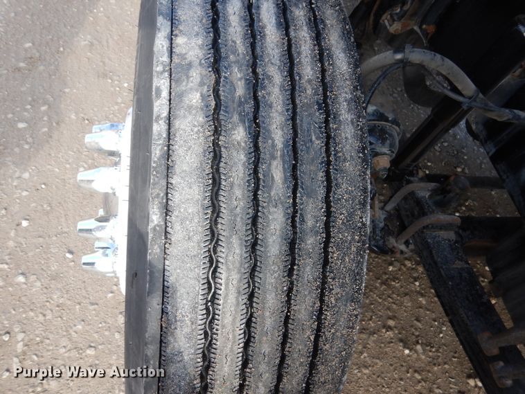 image for item EC9077 2010 Freightliner Cascadia semi truck