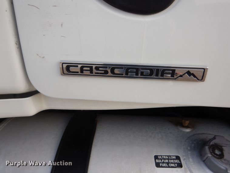 image for item EC9077 2010 Freightliner Cascadia semi truck