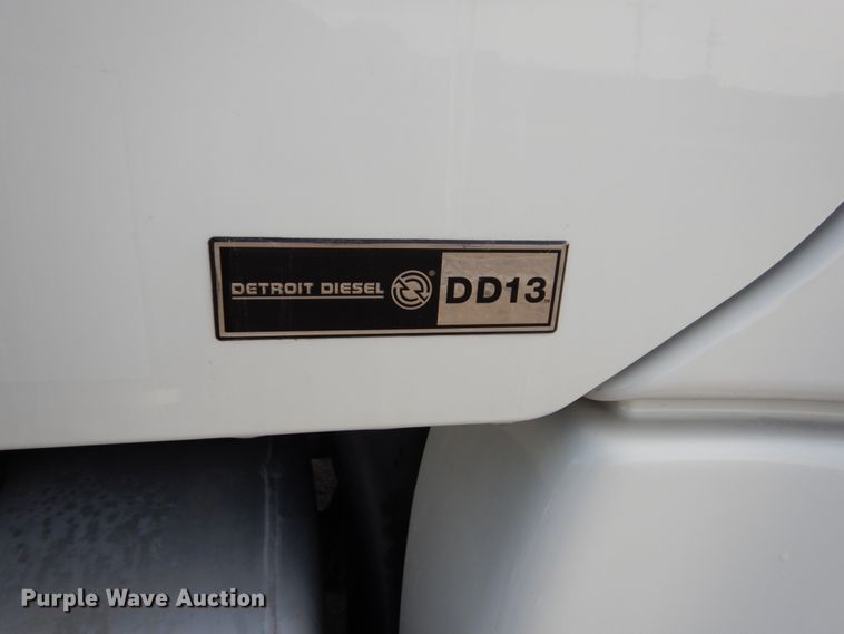 image for item EC9077 2010 Freightliner Cascadia semi truck