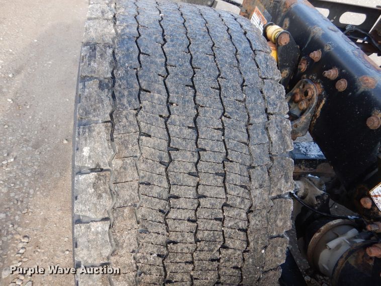 image for item EC9077 2010 Freightliner Cascadia semi truck