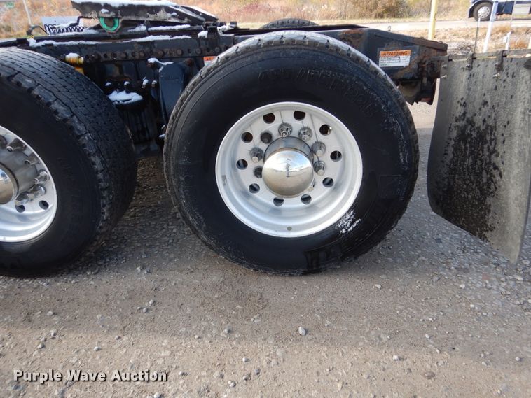 image for item EC9077 2010 Freightliner Cascadia semi truck