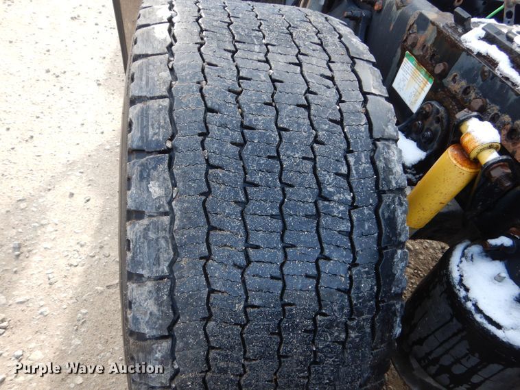 image for item EC9077 2010 Freightliner Cascadia semi truck