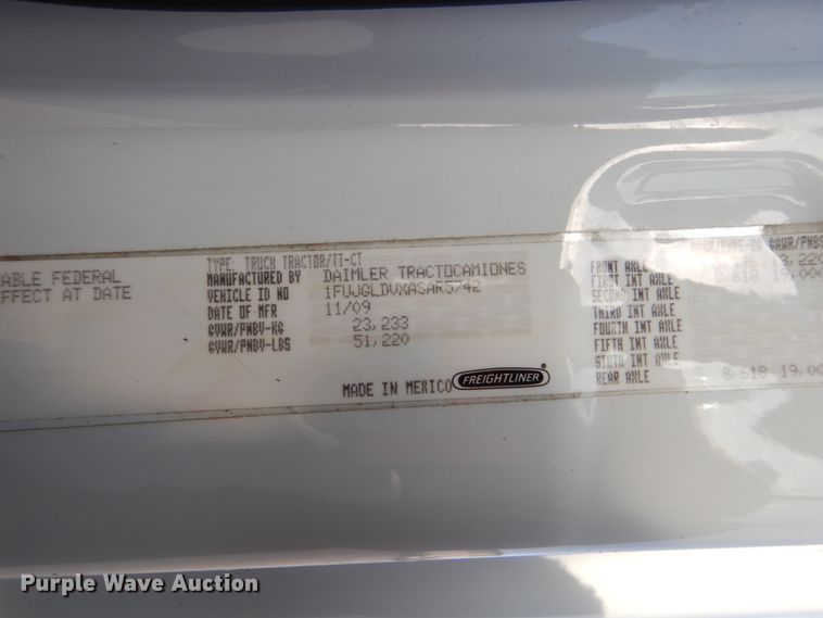 image for item EC9077 2010 Freightliner Cascadia semi truck