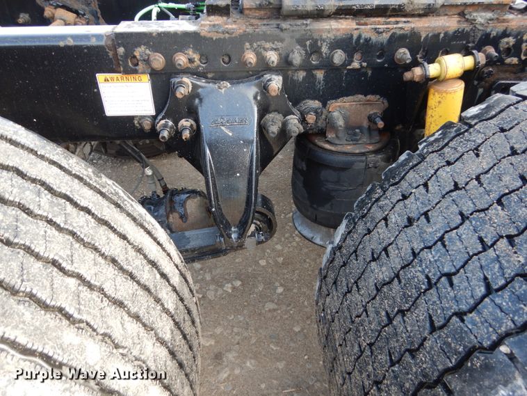 image for item EC9078 2013 Freightliner Cascadia semi truck