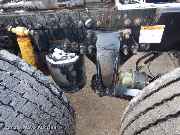 image for item EC9078 2013 Freightliner Cascadia semi truck