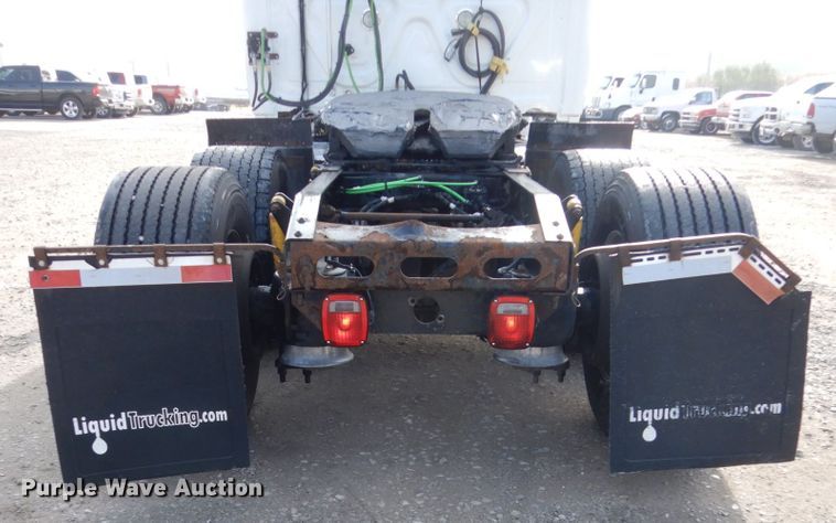 image for item EC9078 2013 Freightliner Cascadia semi truck