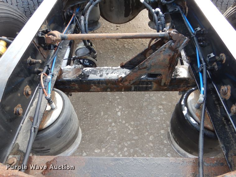 image for item EC9078 2013 Freightliner Cascadia semi truck