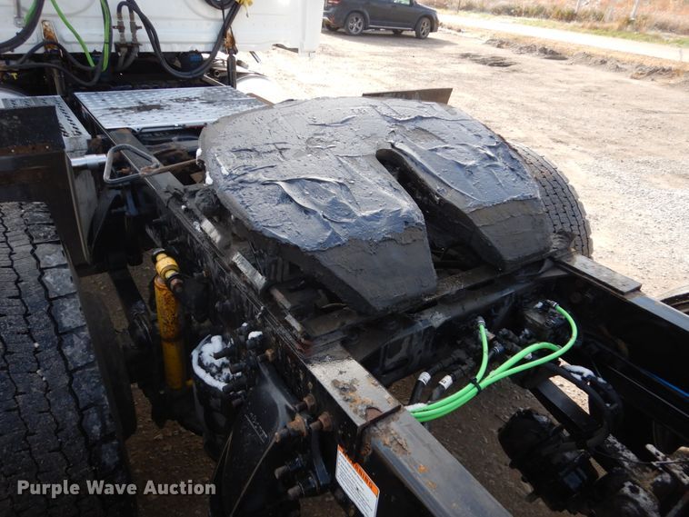 image for item EC9078 2013 Freightliner Cascadia semi truck