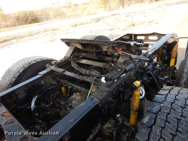 image for item EC9078 2013 Freightliner Cascadia semi truck