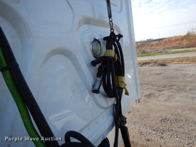 image for item EC9078 2013 Freightliner Cascadia semi truck