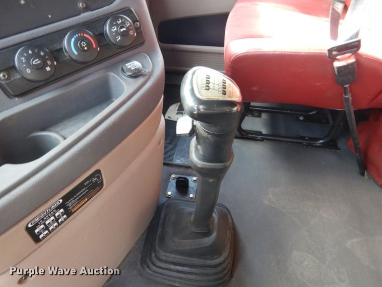 image for item EC9078 2013 Freightliner Cascadia semi truck