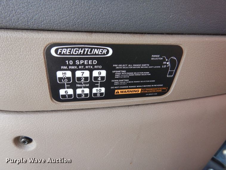 image for item EC9078 2013 Freightliner Cascadia semi truck