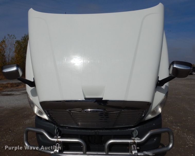 image for item EC9078 2013 Freightliner Cascadia semi truck