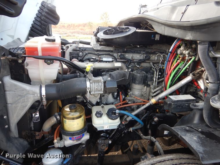 image for item EC9078 2013 Freightliner Cascadia semi truck