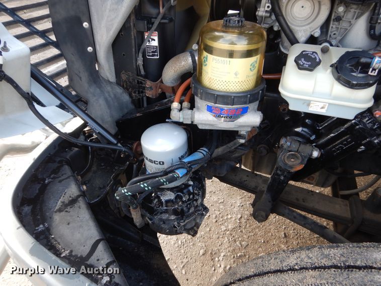 image for item EC9078 2013 Freightliner Cascadia semi truck