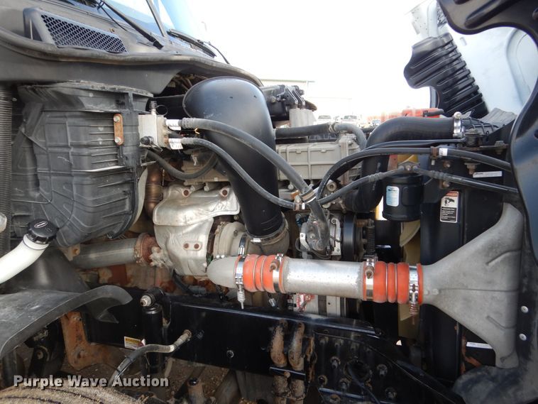 image for item EC9078 2013 Freightliner Cascadia semi truck