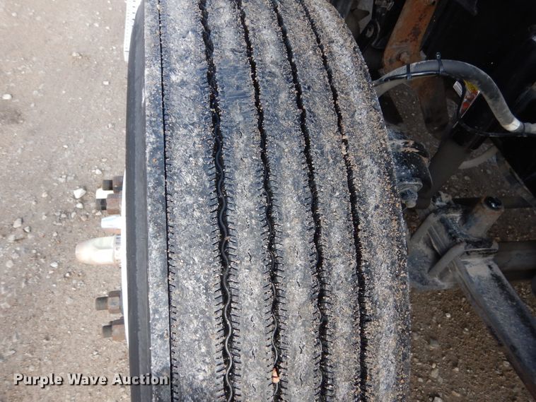 image for item EC9078 2013 Freightliner Cascadia semi truck