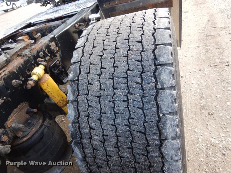 image for item EC9078 2013 Freightliner Cascadia semi truck