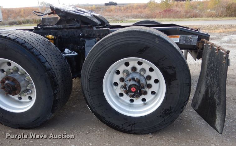 image for item EC9078 2013 Freightliner Cascadia semi truck