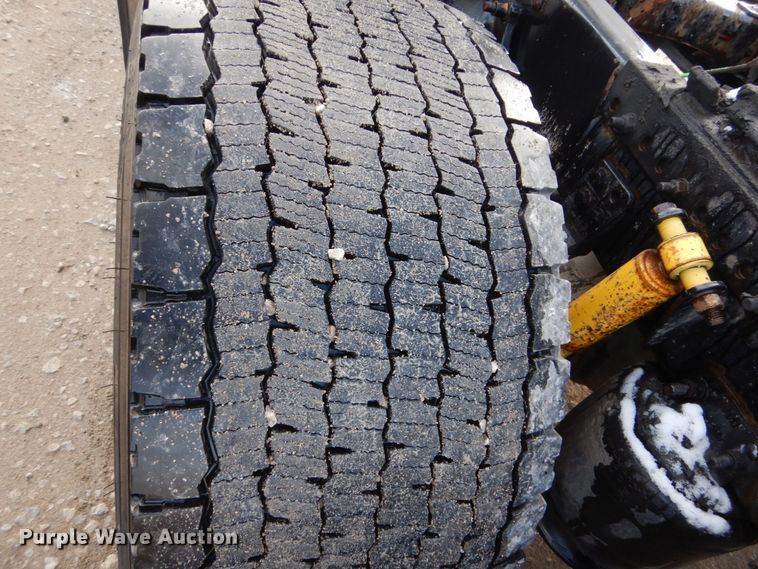 image for item EC9078 2013 Freightliner Cascadia semi truck