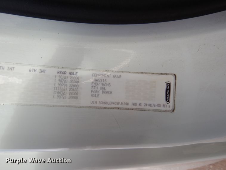 image for item EC9078 2013 Freightliner Cascadia semi truck