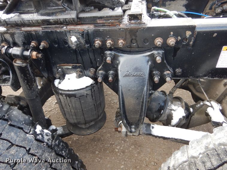 image for item EC9079 2013 Freightliner Cascadia semi truck