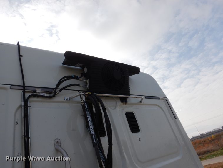 image for item EC9079 2013 Freightliner Cascadia semi truck