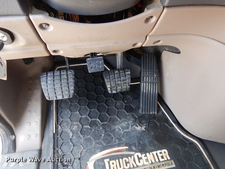 image for item EC9079 2013 Freightliner Cascadia semi truck