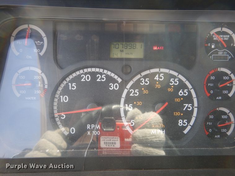 image for item EC9079 2013 Freightliner Cascadia semi truck