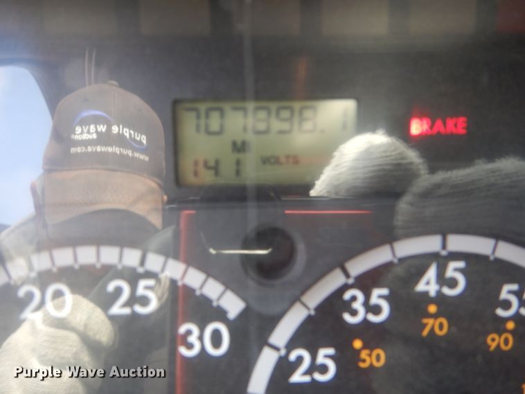 image for item EC9079 2013 Freightliner Cascadia semi truck