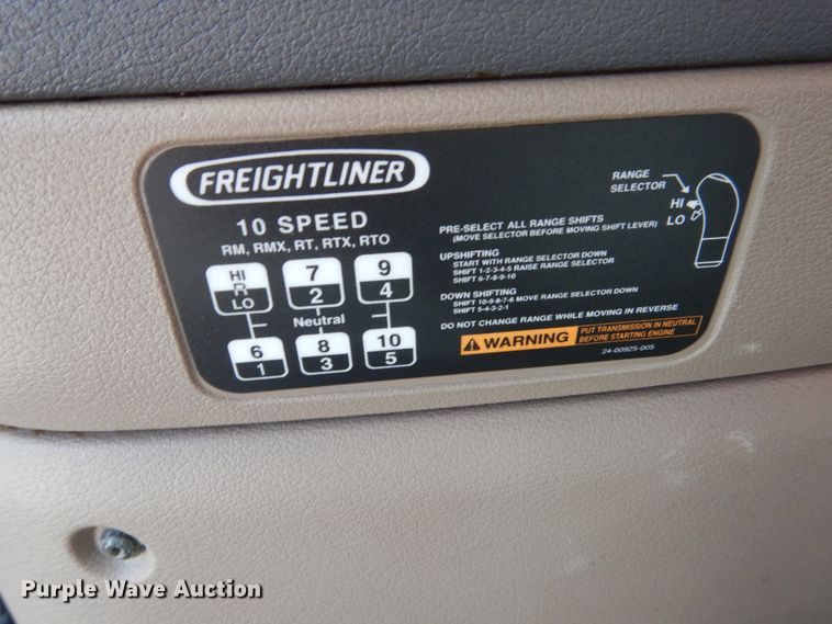 image for item EC9079 2013 Freightliner Cascadia semi truck